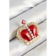 Inure Jewelry Zirkon Taşlı Inci Detaylı Kırmızı 3D Kraliçe Taç Figürlü Gold Renk Kadın Broş