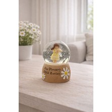 PremiumPort Işıklı Kız Figürlü Kar Küresi, Zarif ve Sıcak Havalı Dekorasyon