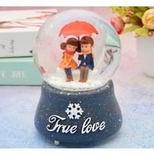 PremiumPort Sevimli Aşıklar Temalı Işıklı ve Müzikli Orta Boy Kar Küresi