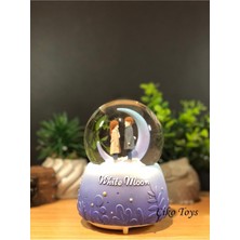 PremiumPort Romantik Çiftler Için Püskürtmeli Müzikli ve Işıklı Büyük Kar Küresi