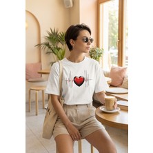 Cyberheart – Dijital Aşkın Ritmi Oversize T-Shirt Beyaz