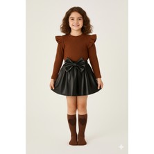 Özge Başaran Kız Çocuk Kahverengi Ribana Badi & Siyah Deri Etek Takımı – Fiyonklu, Kalpli Diz Altı Çoraplı Şık Kombin