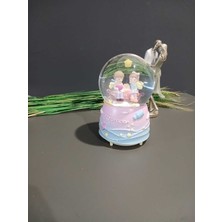 PremiumPort Müzikli, Işıklı ve Püskürtmeli Büyük Boy Kar Küresi, Şık ve Eğlenceli Dekor