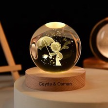 PremiumPort Kişiye Özel Büyük Boy Işıklı Ahşap Kaideli Küçük Prens Temalı 8cm Cam Küre