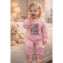 Öyküm Kız Bebek Pembe Eşofman Takımı – Sevimli Kedi Baskılı, Yumuşak Kumaş, Günlük Rahat 2’li Set