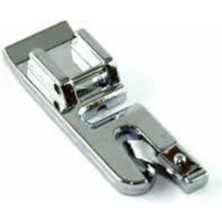 Sınger Dikiş Makinesi Kıvırma Ayağı Dar 2 mm Metal Parça İle  Dikiş Aksesuarı