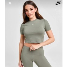 Nike Sportswear Essential Slim-Fit Cropped Short-Sleeve Yeşil Kadın T-Shirt FB2873-320