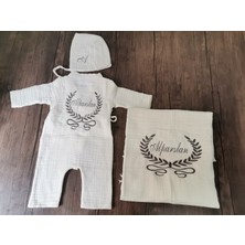 Minik Adımlar Minik Adımlar Isimli Nakışlı 4 Kat Müslin Bebek Tulum ve Battaniye Isme Özel