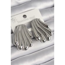 Pirinç Gümüş Renk Işlemeli Istiridye Model Kadın Küpe