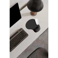 Siyah Mouse Pad – Bilek Destekli, Dayanıklı Ergonomik Tasarım