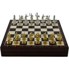 Orta Boy Metal Yunan Satranç Takımı Parlak ve Ceviz Desenli Sandıklı Mdf Tahtası (36X36X6 Cm.)