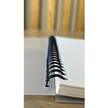 A5 (15X21CM) Boyutunda Şeffaf Kapağa Sahip Yırtılmaz Su Geçirmez Spiralli 60 Yapraklı (Çizgisiz)