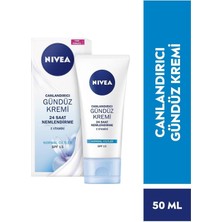 Nıvea Essentials Canlandırıcı Gündüz Yüz Bakım Kremi, 50 Ml, Normal Ciltler, E Vitamini, Lotus Çiçeği, Doğal Manolya Özü ile 24 Saat Yoğun Nemlendirme, SPF15 Güneş Koruması