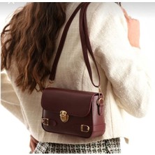 Turqa Bordo Kemer Detaylı Tek Bölmeli Astarlı Ayarlanabilir Askılı Kadın Çapraz Çanta