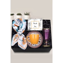 PremiumPort Türk Kahvesi Fincanı ve Su Kadehi ile Yaprak Detaylı Fular Hediye Seti