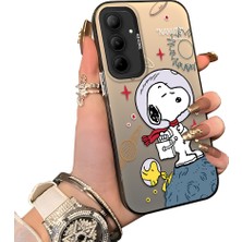 Ucuc Samsung Galaxy A35 Uyumlu Sert Akrilik Arka Silikon Kenar Lens Koruma Kılıf Snoopy Deseni