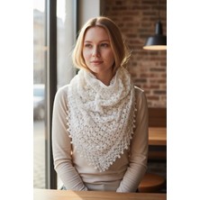 Tokuşka Örgü Desenli Üçgen Ekru Püsküllü Omuz Şalı