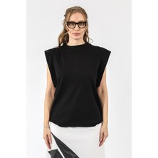 By Özlem Yazan Omuz Detaylı Bol Kesim Kısa Kadın Tişört