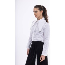 By Özlem Yazan Pamuk Saten Uzun Yaka Detaylı Dar Kalıp Kadın Gömlek