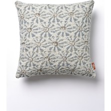 24 The Kun Çiçek Motifli Bukleli Kırlent Kılıfı