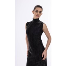 By Özlem Yazan Parıltılı Kumaş Dar Kesim Yırtmaçlı Uzun Kadın Elbise