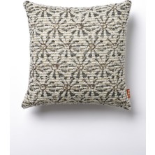 24 The Kun Çiçek Motifli Bukleli Kırlent Kılıfı