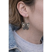 Herşey Nota Dark Butterfly Soul – Kuru Kafa Detaylı Kelebek Figürlü Gümüş Renk Unisex Sallantılı Küpe