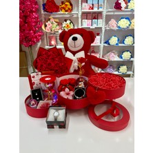 Ayı Evreni Kırmızı Kat Kat Mutluluk - Sevgiliye Özel Hediye | Kar Küresi + Takı + Ayıcık + Gül