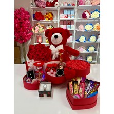 Ayı Evreni Kırmızı Kat Kat Mutluluk - Sevgiliye Özel Hediye | Kar Küresi + Takı + Ayıcık + Çikolata