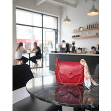 Özense Giyim Kapalı Mıknatıslı Kırmızı Renkli Kadın El ve Omuz Çantası Fular Hediyemizdir