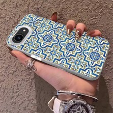 HONTINGA iPhone 16E ile Uyumlu Kılıfı Silikon Kenar Sert Arka Düşüme Önleyici Basitlik Anti Düşme Kamera Korumali Retro Desen Telefon Kılıf Kadın ve Erkek Için Uygundur K1-0625