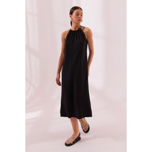 Kadın Rahat Kalıp Boyundan Bağlamalı Kolsuz Midi Boy Siyah Elbise NAAR12113-SİYAH