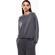 EA7 Kadın Metalik Efektli Logo Uzun Kol Rahat Kesim Lastikli Etek Ucu Siyah Eşofman Üstü 7W000444 AF12643-U8117