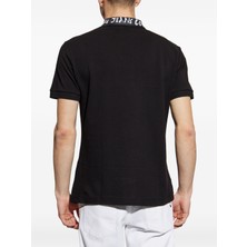 Versace Erkek Slim Fit Yarı Fermuar Kapamalı Pamuklu Kısa Kollu Yakası Logo Baskılı Siyah Polo Yaka T-Shirt 78GAGT03CJ01T-899
