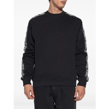 Versace Erkek Regular Fit Yuvarlak Yakalı Omzunda Logo Şerit Çizgili Uzun Kollu Siyah Sweatshirt 79GAIC02CF02C-899
