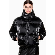 EA7 Kadın Parlak Kumaş Uzun Kol Kapüşon Yaka Şişme Cep Detay Siyah Ceket 7W000808 AF14805-UC001