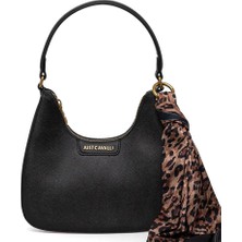 Just Cavalli Kadın Siyah Üzerinde Gold Marka Logolu Kısa Askılı Siyah Omuz Çantası 77RA4BI4ZS766-899