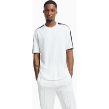 Armani Exchange Erkek Normal Kalıp Yuvarlak Yaka Omuzlardan Uzanan Logo Bantlı Kısa Kollu Beyaz T-Shirt XM000322 AF10361-U0009