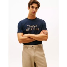 Tommy Hilfiger Erkek Normal Kalıp Logo Kabartmalı Yuvarlak Yakalı Pamuklu Kısa Kollu Lacivert T-Shirt MW0MW42803-DW5