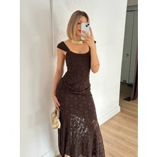 Cemo Kadın  Kısa Kollu Kare Yaka Dantel Dokulu Zarif Balık Form Uzun Elbise