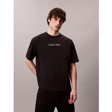 Calvin Klein Erkek Normal Kalıp Yuvarlak Yaka Pamuklu Logo Detaylı Kısa Kollu Siyah T-Shirt LV04LD230G-UB1