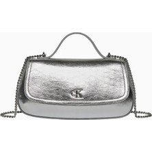 Calvin Klein Kadın Zincirli Omuz Askılı Kabartmalı Ck Logo Gümüş Omuz Çantası LV04F3306G-3JH