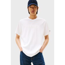Tommy Hilfiger Erkek Regular Fit Logo Kabartmalı Yuvarlak Yakalı Pamuklu Kısa Kollu Beyaz T-Shirt MW0MW39366-YBR