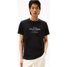 Erkek Bisiklet Yaka Tommy Hilfiger Yazılı Kısa Kol Pamuklu Regular Fit Siyah T-Shirt MW0MW40002-BDS