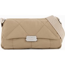 Emporio Armani Kadın Çıkarılabilir Omuz Askılı Çıtçıtlı Metalik Logo Kapatmalı Kapitoneli Bej Omuz Çantası EW001775 AF15446-U6208