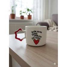 Palto Tasarım Eksik Olma Çünkü Varlığın Çok Güzel Krem Parlak Yıldız Kulp Kupa- Hediye Seramik Kupa