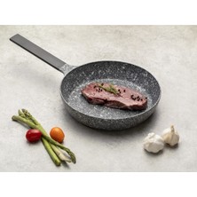 PremiumPort 24 cm Genişlikte Dayanıklı ve Şık Tava, Mutfağınıza Şıklık Katacak