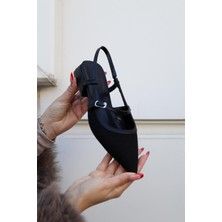 BeBeQ Jilly Siyah Kumas Desenli Toaklı Detayli Kısa Topuklu Taban Kadin Babet