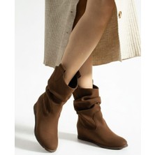 BeBeQ Casey Kahve Süet Dolgu Topuklu  Kadın Bot