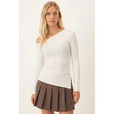 Armonika Kadın Beyaz Asimetrik Yaka Yandan Yırtmaçlı Bluz ARM-26K001066